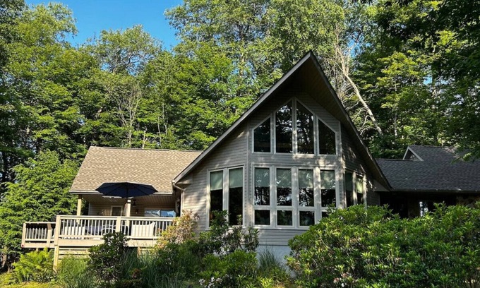 Alpine Lake House | Country Roads: Relax by the Fire Pit & Enjoy Lake Views at Alpine Lake