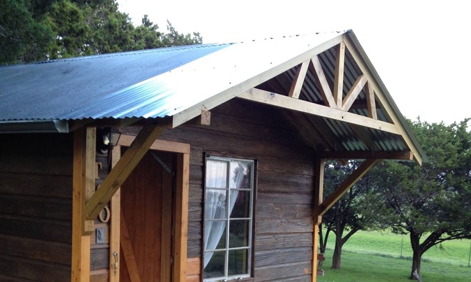 Gatesville Cabin | Country Romantic Getaway