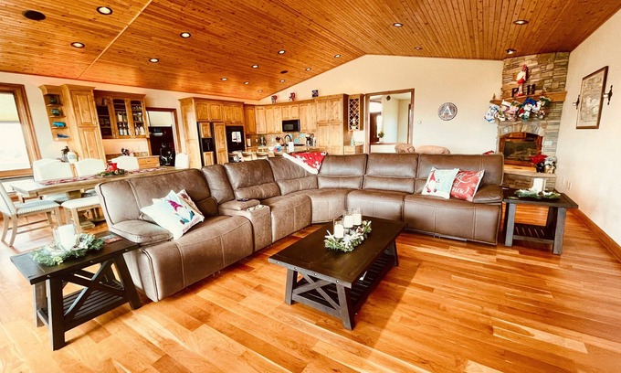 Grantsdale House | Country setting close to everything you want!