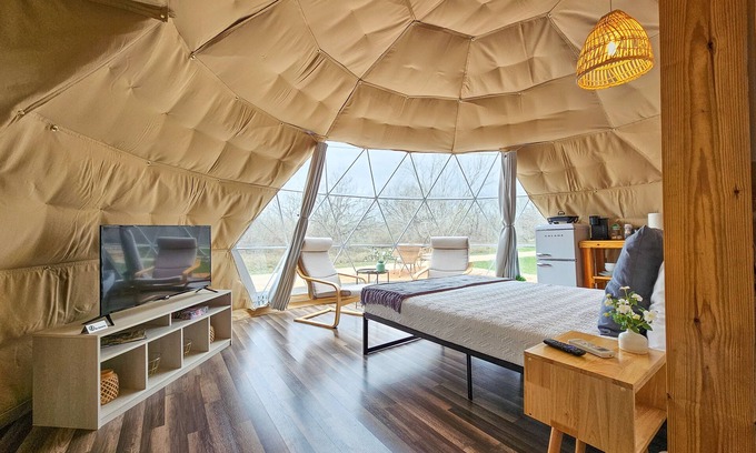 Jourdanton House | 🏕Country Side Stay In a Geodome 40 min. to San Antonio🔥