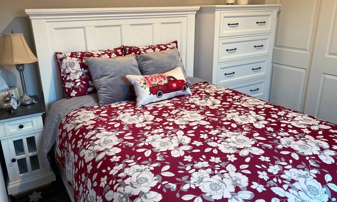 Roseville Apartment | Country-Style Modern Living Suite w/Queen Bed