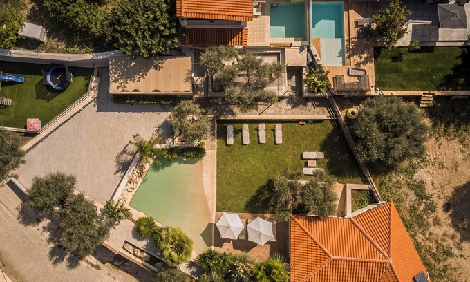 Monopari Villa | Countryside Villa with a Walk-in Free Form Pool