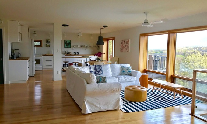 Prince Edward House | County Bliss, PEC - quiet, secluded home, picturesque view, 10 min from Picton