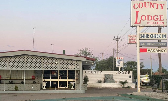 West Wyalong Hotel | County Lodge Motor Inn