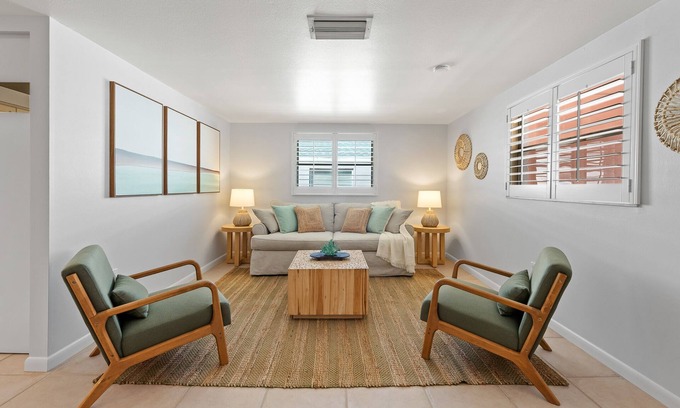 Sarasota House | Couples Beach Getaway, 3 houses from the beach! - Summer Lovin'