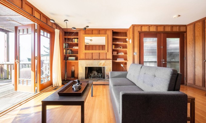 Panoramic Hill Condo | Couples Condo Above Memorial Stadium