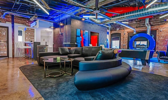 Sparta House | Couples Sanctuary | Cozy Lounge | Fire Pit | Art