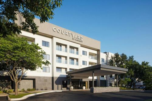 Franklin Park Hotel | Courtyard Austin South