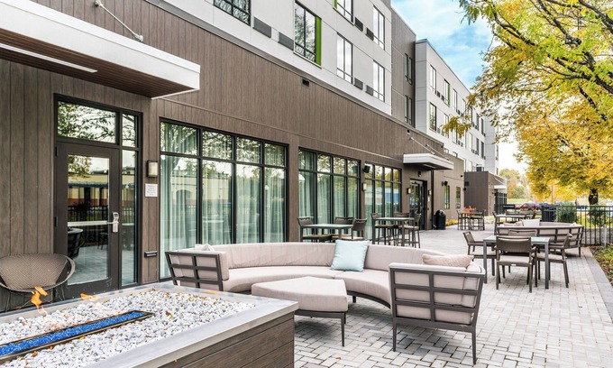 West Springfield Hotel | Courtyard by Marriott West Springfield