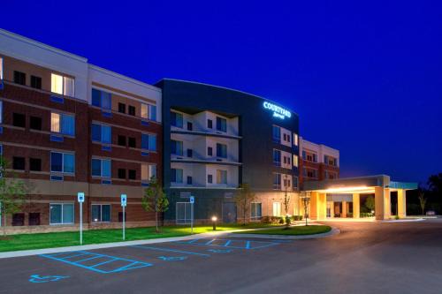 Farmington Hills Hotel | Courtyard by Marriott Detroit Farmington