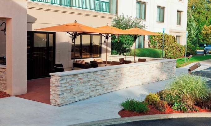 Newtonville Hotel | Courtyard by Marriott Albany Thruway