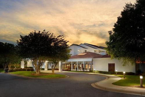 Buford Highway Hotel | Courtyard by Marriott Atlanta Executive Park/Emory
