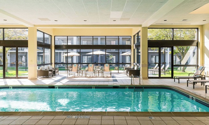 Naperville Hotel | Courtyard by Marriott Chicago Naperville