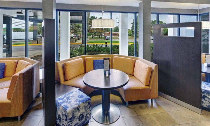Glenview Hotel | Courtyard by Marriott Chicago Glenview/Northbrook