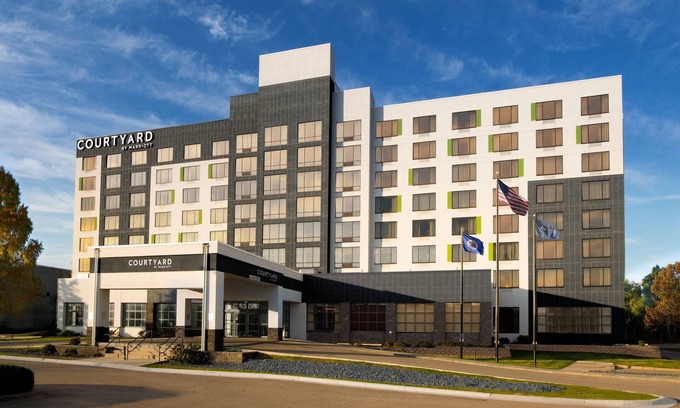 Bloomington Hotel | Courtyard by Marriott Edina Bloomington