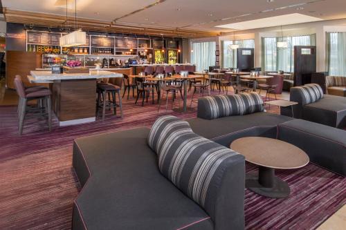 Fairfax Hotel | Courtyard by Marriott Fairfax Fair Oaks