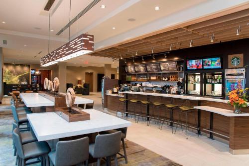 Holland Hotel | Courtyard by Marriott Holland Downtown