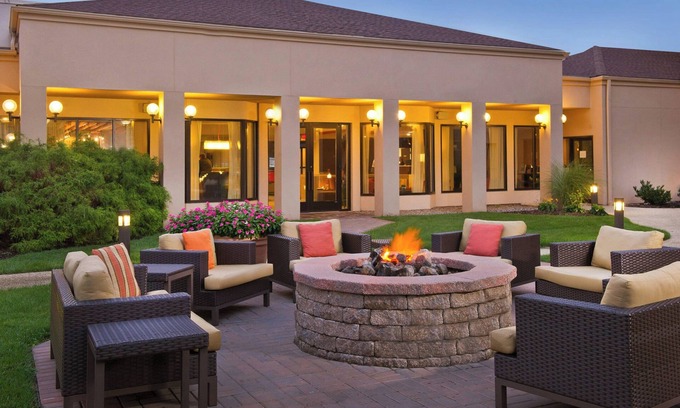 Mount Laurel Hotel | Courtyard by Marriott Mt. Laurel