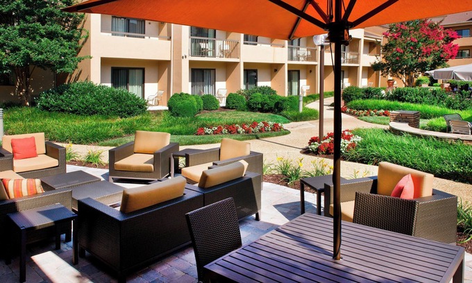 Landover Hotel | Courtyard by Marriott New Carrollton