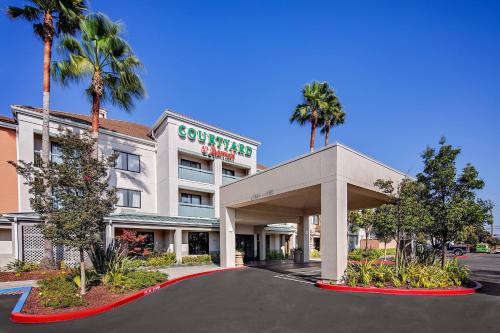 Oakland Hotel | Courtyard by Marriott Oakland Airport