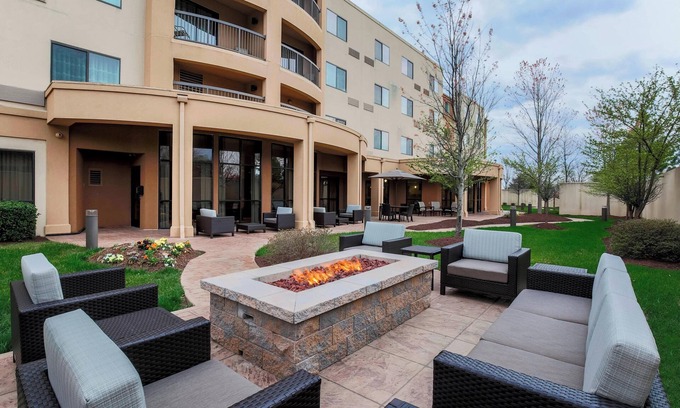 Woodbridge Hotel | Courtyard by Marriott Potomac Mills Woodbridge
