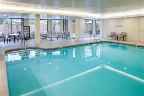 Ferry Pass Hotel | Courtyard by Marriott Pensacola