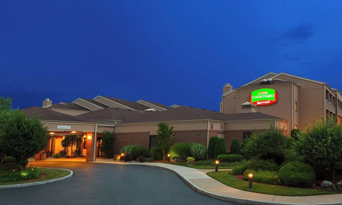 Rochester Hotel | Courtyard by Marriott Rochester Brighton
