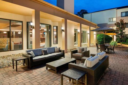 Savannah Hotel | Courtyard by Marriott Savannah Midtown