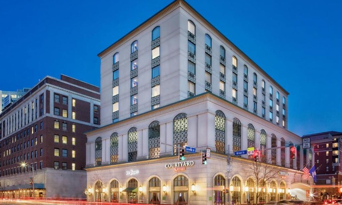 Downtown Hotel | Courtyard by Marriott Stamford Downtown