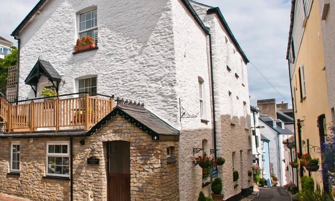 Dartmouth Cottage | COURTYARD HOUSE, family friendly, with a garden in Dartmouth