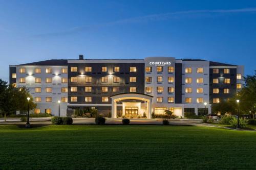 Witmer Hotel | Courtyard Lancaster