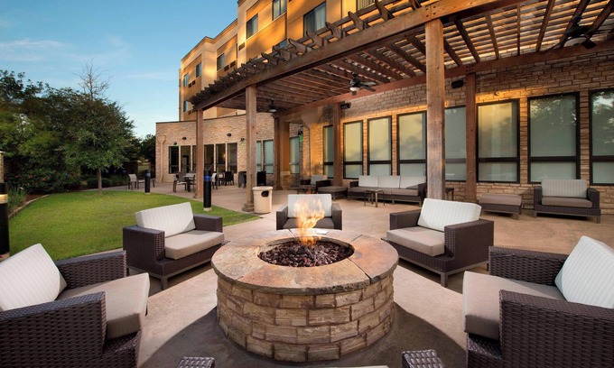 Lufkin Hotel | Courtyard Lufkin