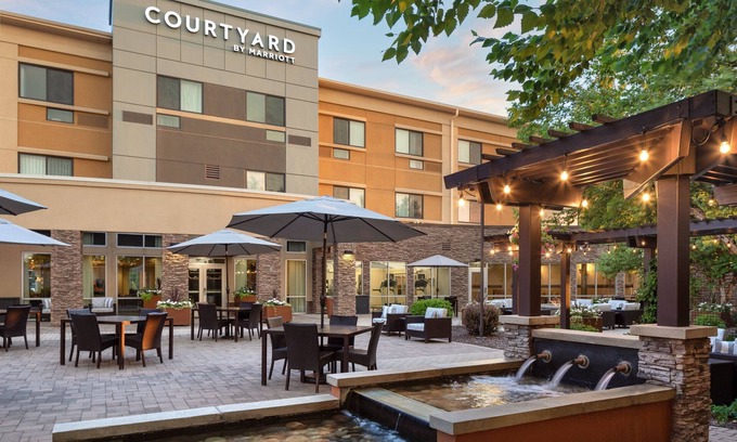 Mankato Hotel | Courtyard Mankato Marriott