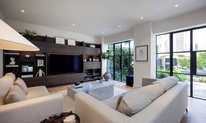 Hampstead House | Courtyard Oasis, by Veeve