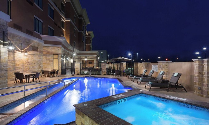 San Angelo Hotel | Courtyard San Angelo