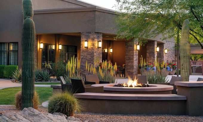 South Scottsdale Hotel | Courtyard Scottsdale Salt River
