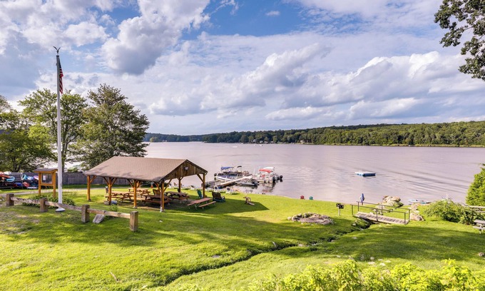 Coventry Lake Apartment | Coventry Lake Getaway w/Yard: Near UConn!