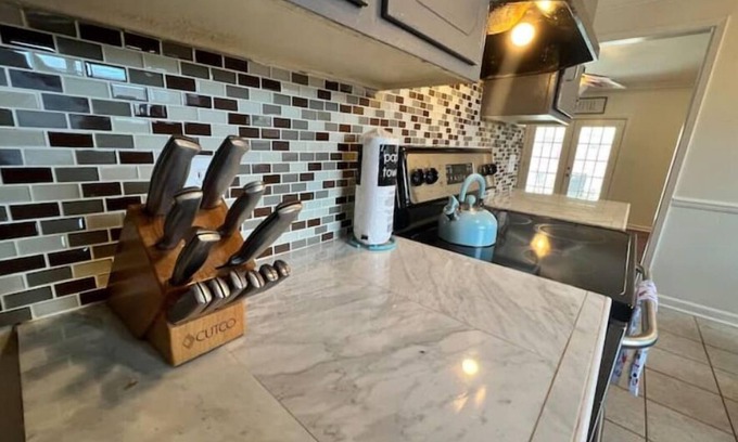 Northwest Pensacola House | CoVeraBnB- Helping YOU find Relaxation