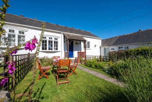 Helford Passage House | Coverack Cottage