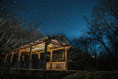 Stanton House | Covered Bridge Tiny Home Bus On The Water In Rrg