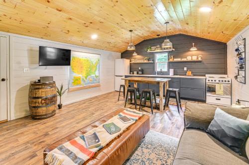Campton House | Covered Deck and Hot Tub Cozy Retreat in Campton!