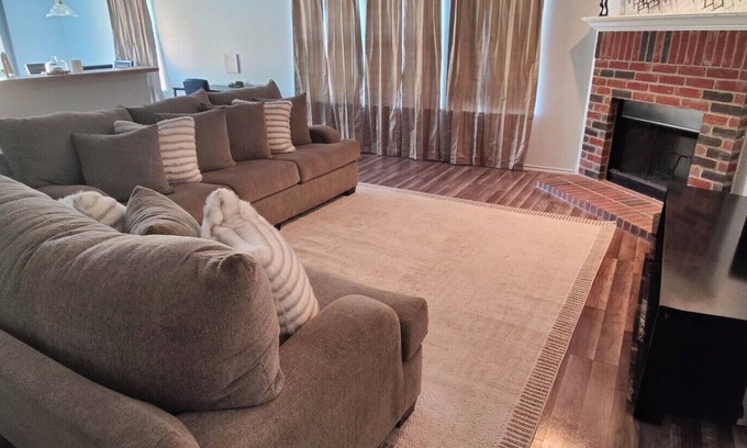 Dallas House | Covered in blessings,Charming 3-bedroom house with WiFi, AC in enchanting