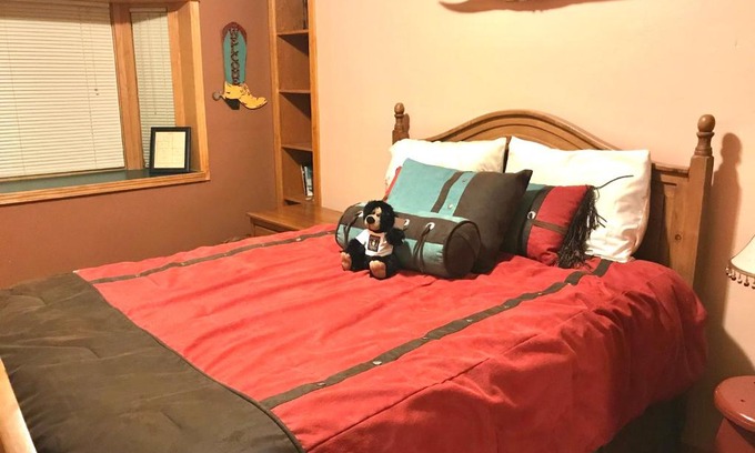 Gardiner Apartment | Cowboy's Lodge