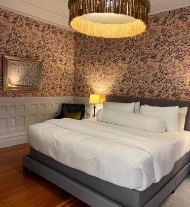 University South Bed & Breakfast | Cowper Inn