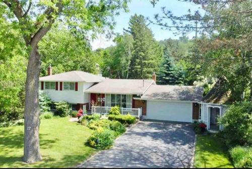 Queenston House | Cozie cottage at Niagara-On-The-Lake