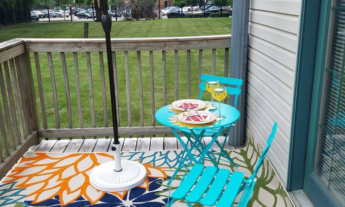Grand Boulevard Apartment | Cozy 1-2 BR APT w/fireplace & Patio/Deck