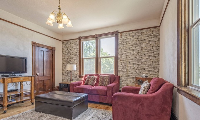 Vernon Apartment | Cozy 1 bed/1 Bath suite on the 2nd floor in the historical Carew House
