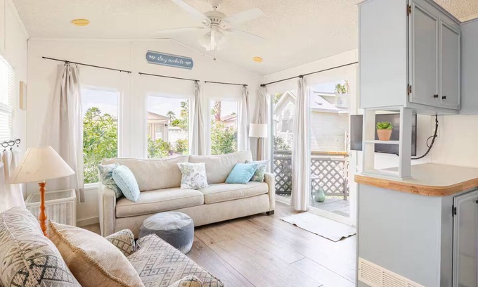 Desert Hot Springs Cottage | Cozy 1-bedroom cottage, mineral pools, pickbleball in charming Sky Valley Resort