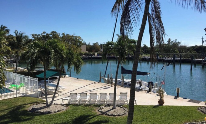 Marathon Condo | Cozy 1 bedroom 1 bath condo minutes from Sombrero beach.