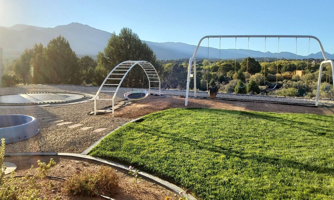 New Harmony House | Cozy 1 Bedroom, 1 sitting area. 1 full Bath Casita w/ beautiful mountain views.